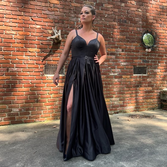 Custom Made Gothic Ballgown Alternative Wedding Dress - Lace Up Corset & Slit - Picture 8 of 17